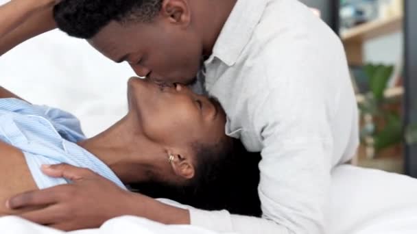 Black Man Black Woman Couple Kiss Young Love African American — Stock Video