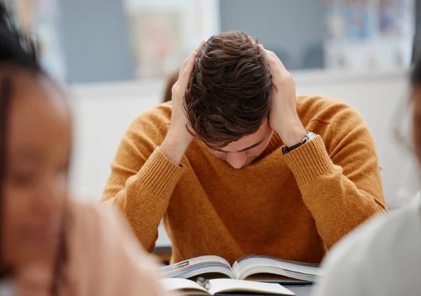 Università Studio Stanco Libro Lettura Degli Studenti Classe Durante Gli — Foto Stock