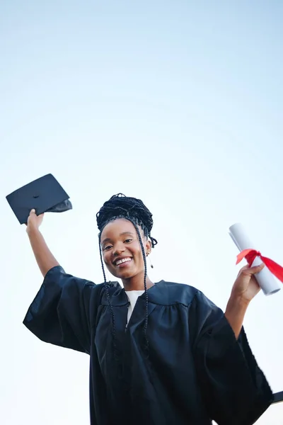 Siyahi Bir Kadınla Başarı Mezuniyet Eğitim Üniversite Sertifikası Kutlama Veya — Stok fotoğraf