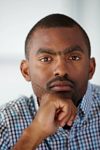 Hij Heeft Wat Nodig Slagen Portret Van Een Serieuze Afro — Stockfoto