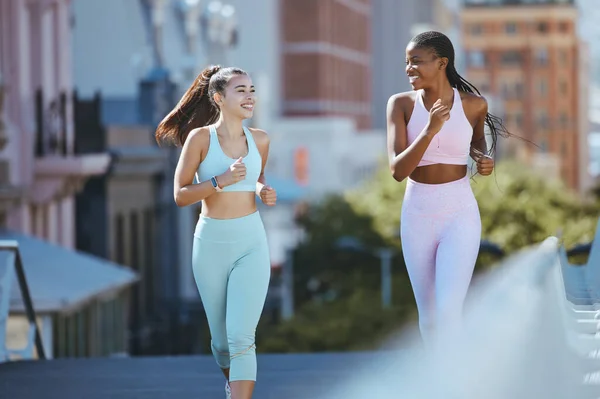 Fitnessvrouwen Hardlopen Trainen Stad Voor Gezonde Lichaamsbeweging Cardio Workout Samen — Stockfoto