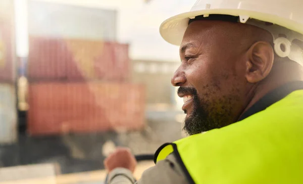 Homem Negro Sorria Trabalhe Logística Com Pilha Contêineres Porto Homem — Fotografia de Stock