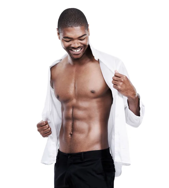 Kaslı Vücudunu Ortaya Çıkarıyor Yakışıklı Genç Bir Adam Stüdyoda Gömleğini — Stok fotoğraf