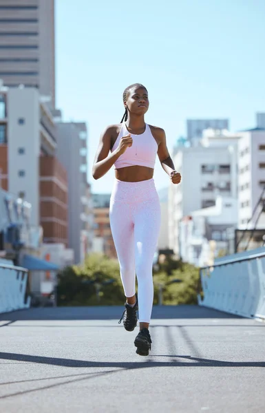 Mujer Negra Correr Ciudad Entrenamiento Cardiovascular Entrenamiento Ejercicio Ciudad Urbana —  Fotos de Stock
