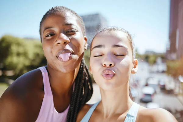 Selfie Fitness Amigos Ciudad Juntos Entrenamiento Para Cuerpo Sano Cardio —  Fotos de Stock