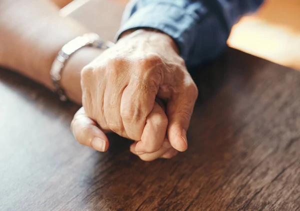 Äktenskap Äldre Par Som Håller Hand För Stöd Psykisk Hälsa — Stockfoto