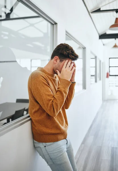 Mal Testa Stress Studente Con Testa Mano All Università Frustrato — Foto Stock