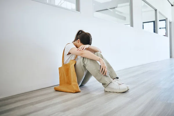 Depressione Stress Donna Sul Pavimento Ufficio Frustrati Affetti Problemi Salute — Foto Stock