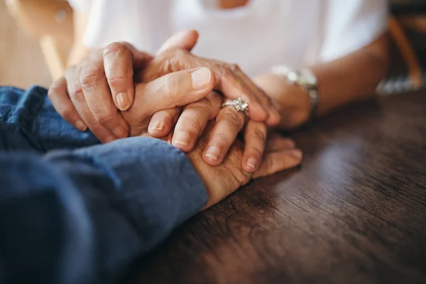 Trust Love Old Couple Holding Hands Support Each Other Marriage — Stock Photo, Image