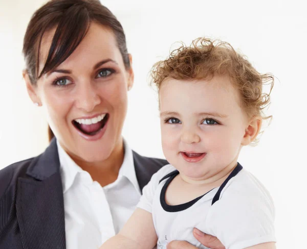 Hellt Meinen Tag Immer Auf Junge Mutter Business Anzug Lächelt — Stockfoto