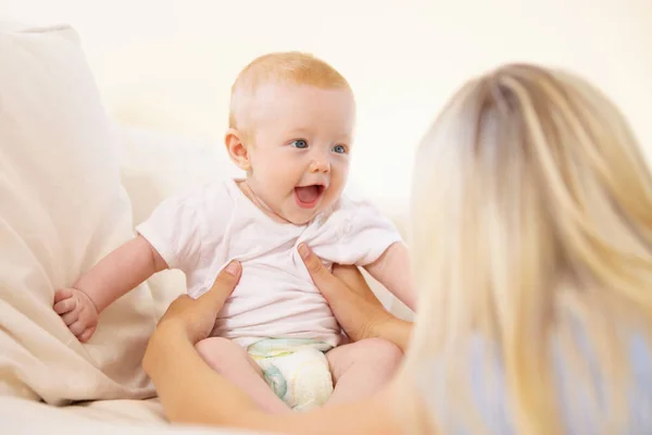 Say Hello Mommy Baby Girl Playing Her Mother Laughing — Stock Photo, Image