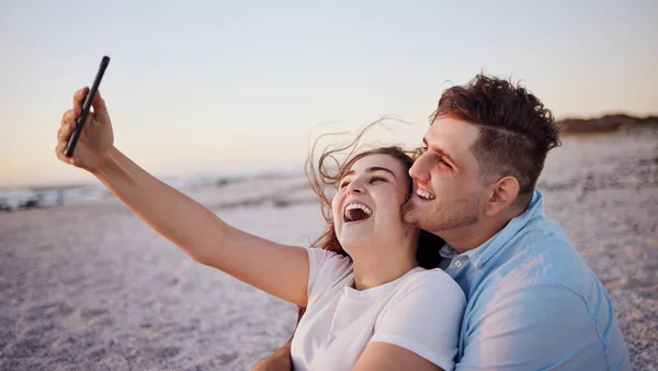 Handy Selfie Liebes Und Entspannungspaar Strand Haben Spaß Freien Lachen — Stockfoto