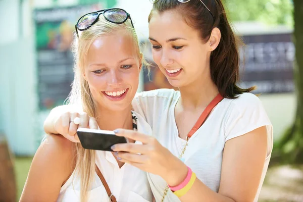 Uploading Now Young Woman Taking Photo Smartphone Themselves — Stock Photo, Image