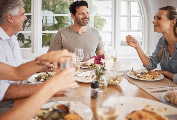 Aile Kaynaşma Şükran Günü Yemeği Evde Evde Restoranda Partide Etkinlikte — Stok fotoğraf