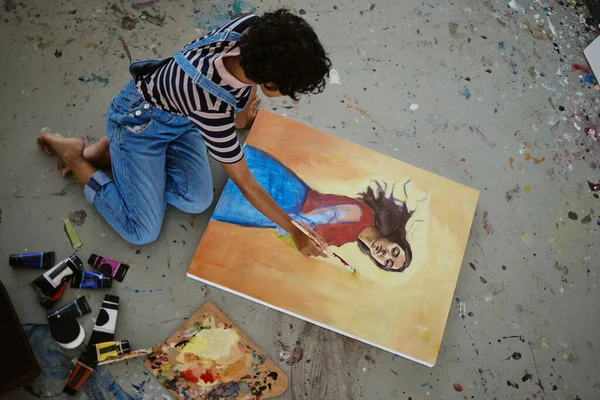 Malowanie Sztuka Kreatywność Malarką Lub Artystką Pracującą Płótnie Pracowni Projektowej — Zdjęcie stockowe