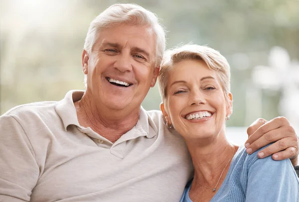 Emeklilik Özgürlük Evlilikte Birlikte Gülümseyen Yaşlı Çift Için Portre Huzur — Stok fotoğraf