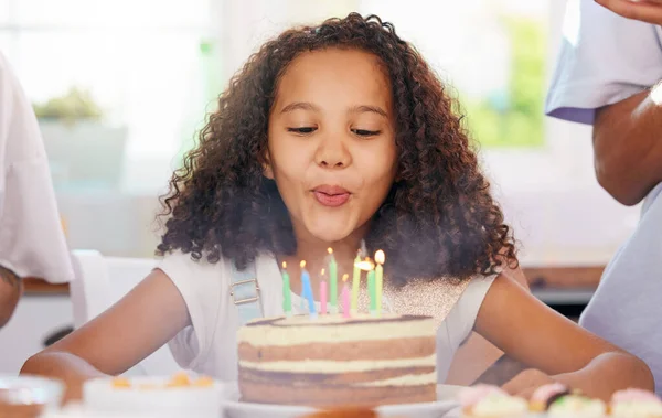 케이크 집에서 파티에서 애틀랜타에서 축하하는 아이들 집에서 열리는 행사에서 그리고 — 스톡 사진