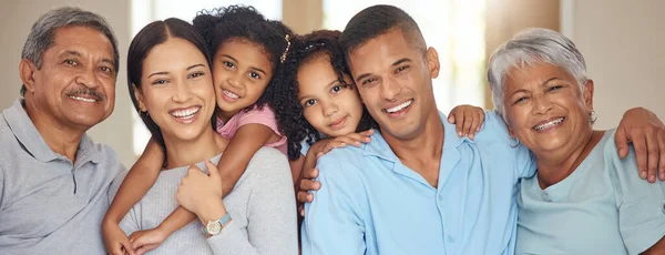 Feliz Gran Familia Sonrisa Retrato Rostro Hombres Mujeres Con Niños — Foto de Stock