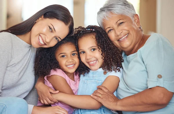 Retrato Sonrisa Familia Feliz Día Madre Con Abuela Mamá Los —  Fotos de Stock