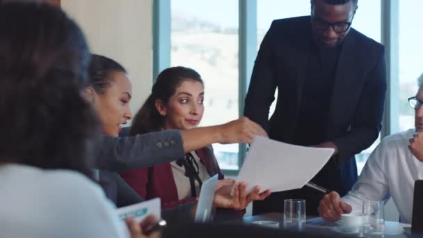 Documentos Reuniones Planificación Con Hombre Negocios Equipo Trabajando Una Sala — Vídeos de Stock