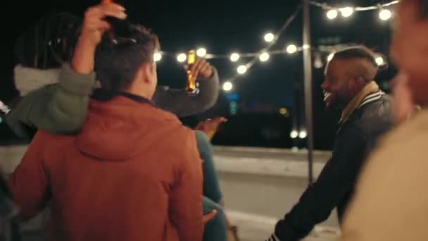 Dans Çatı Partisi Çeşitli Arkadaşlar Kutlama Yapıyor Eğleniyor Birlikte Kaliteli — Stok video