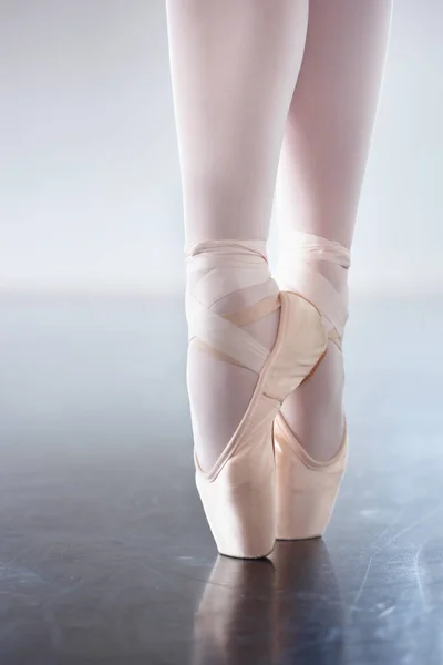 Llave Del Ballet Recortado Primer Plano Una Bailarinas Pies Punta — Foto de Stock