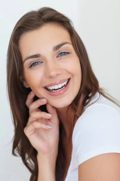 Her Laugh Makes You Smile Portrait Stunning Young Woman Smooth — Stock Photo, Image