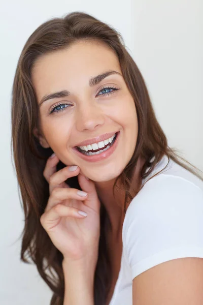 Haar Lach Laat Lachen Portret Van Een Prachtige Jonge Vrouw — Stockfoto