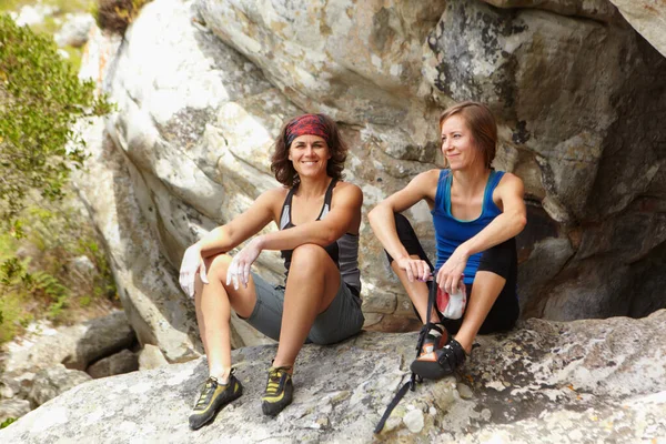 Resting Continue Two Rock Climbers Resting Rock — Stock Photo, Image