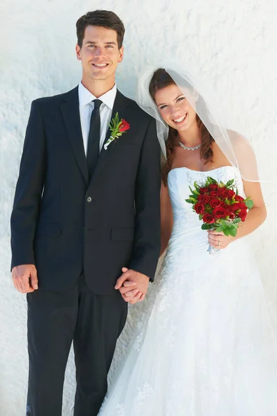 Брак Счастье Портрет Молодоженов Счастливо Улыбающихся День Свадьбы — стоковое фото