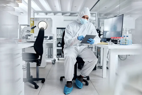 Covid Ppe Tabletka Naukowcem Laboratorium Badawczym Dla Innowacji Wirusa Korony — Zdjęcie stockowe