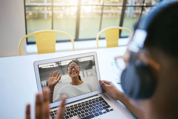 Bärbar Dator Virtuellt Studiemöte Och Studenter Som Arbetar Med Ett — Stockfoto