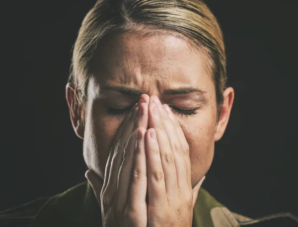 Gråt Depression Och Ledsen Militär Soldat Med Stress Från Armén — Stockfoto