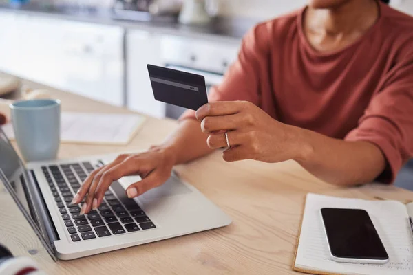 Kredi Kartı Kadın Çevrimiçi Alışveriş Ekommerce Laptop Ödemesi Online Bütçe — Stok fotoğraf
