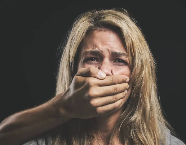 Frau Häusliche Gewalt Und Depression Mit Der Hand Auf Dem — Stockfoto