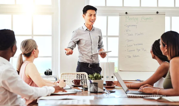 Asiático Empresário Treinador Apresentação Equipe Para Estratégia Ideias Discussão Reuniões — Fotografia de Stock