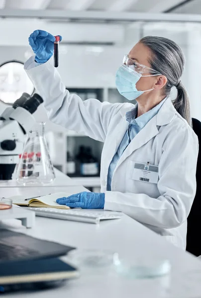 Scientifique Pathologie Science Sang Adn Femme Travaillant Dans Laboratoire Pour — Photo