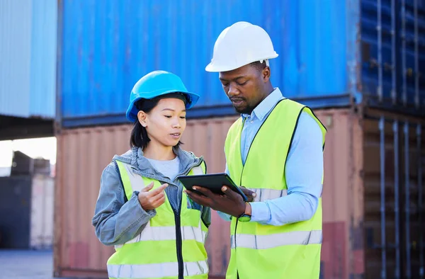 Personas Logística Envíos Que Trabajan Tabletas Con Inventario Stock Cadena — Foto de Stock