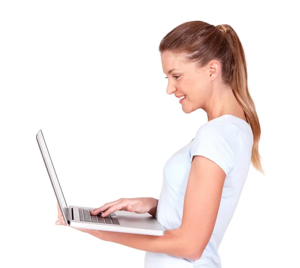 Żeglowanie Internecie Piękna Młoda Kobieta Pracująca Laptopie Odizolowana Białym Tle — Zdjęcie stockowe
