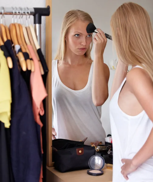 Getting Ready Morning Young Woman Doing Her Makeup While Getting — Stock Photo, Image