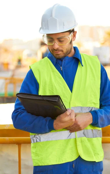 Experienced Contractor Engineer Overseeing Construction His Blueprints — Stock Photo, Image