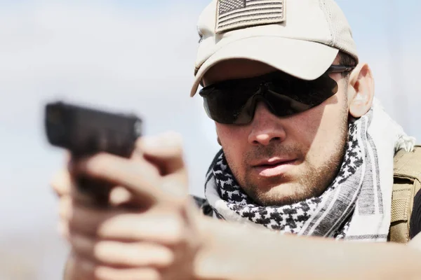 Gafas de tiro: peligros de no utilizarlas cuando disparas