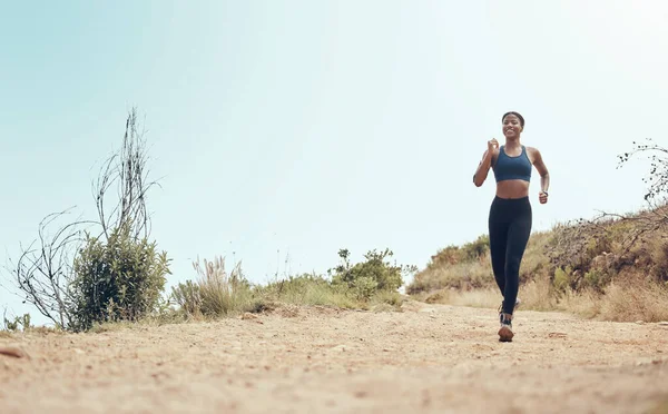 Kadın Dağda Yürüyüş Koşma Moda Egzersiz Spor Yaz Aylarında Avustralya — Stok fotoğraf