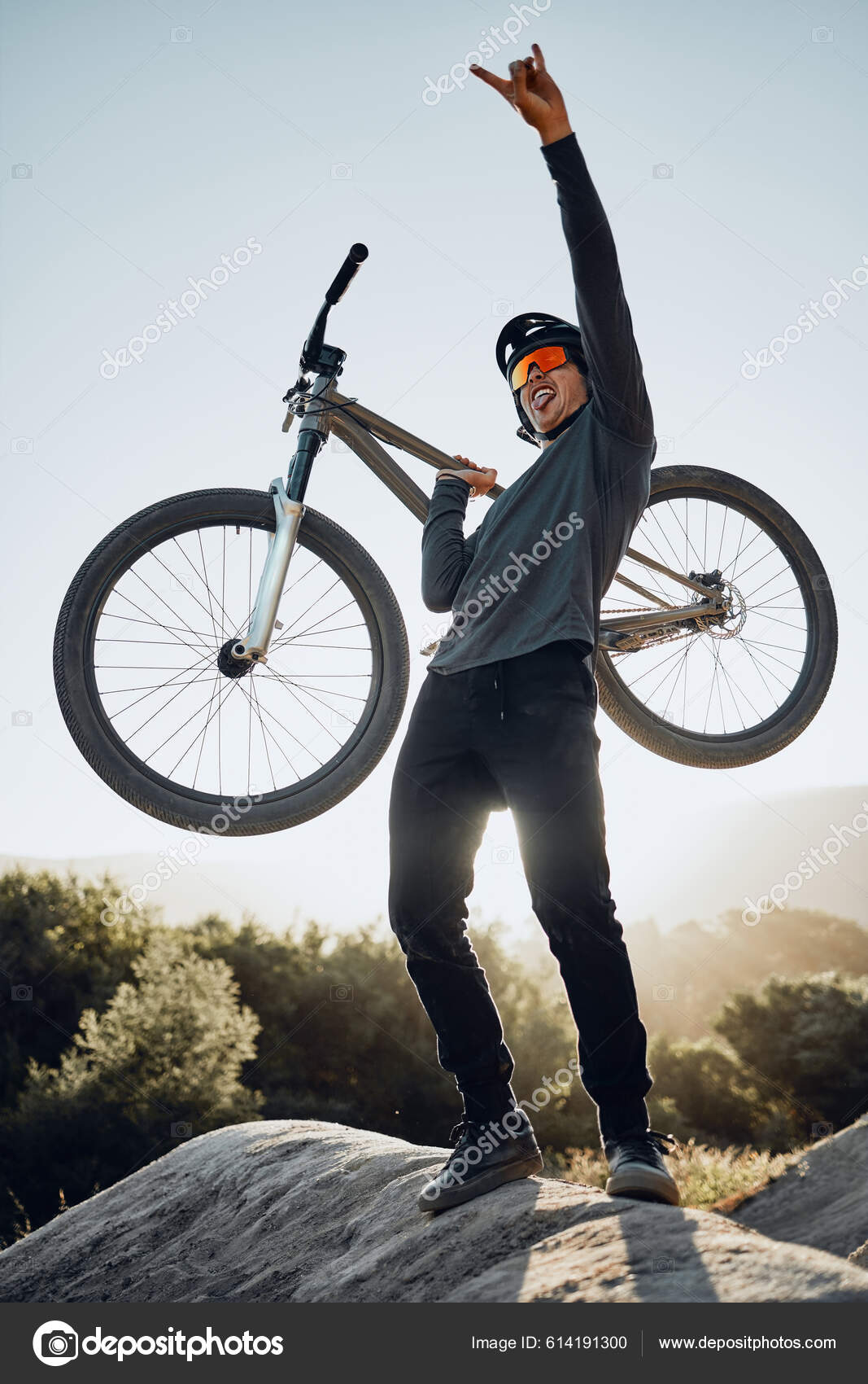 Man Mountain Bike Celebrate Happy Excited Reaching Summit Training