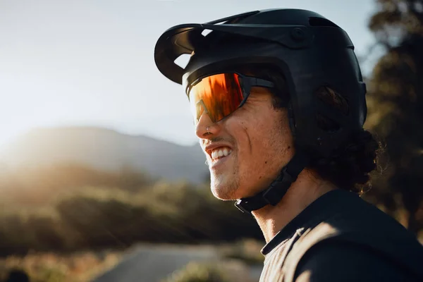Mountainbiken Bril Helm Voor Mens Avontuur Natuur Voor Sport Zomer — Stockfoto