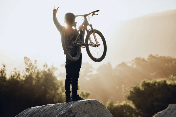 Mountain Bike Adventure Winner Man Rock Success Celebration Sign Bicycle — Stock Photo, Image