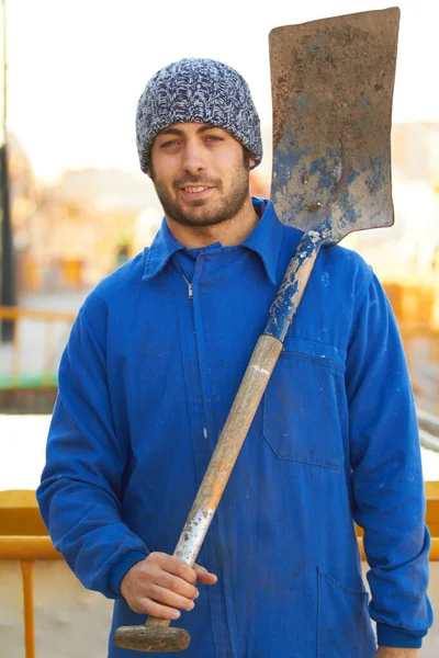 Experimentado Excavación Retrato Trabajador Construcción Con Pala Sobre Hombro —  Fotos de Stock