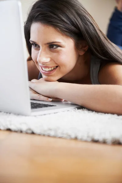 Surfing Comfort Young Woman Working Laptop Home — Stock Photo, Image