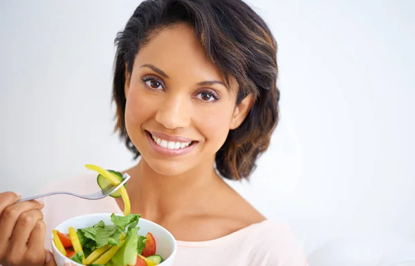 Make Healthy Choice Portrait Young Woman Enjoying Salad Home — Stock Photo, Image