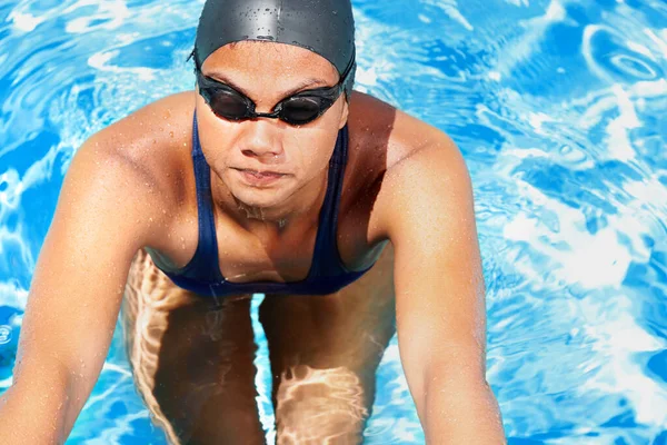 Sair Depois Mergulho Jovem Nadadora Saindo Piscina Após Mergulho — Fotografia de Stock